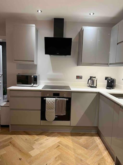New Apartment, 10 Mins From Principality Stadium Cardiff Eksteriør billede